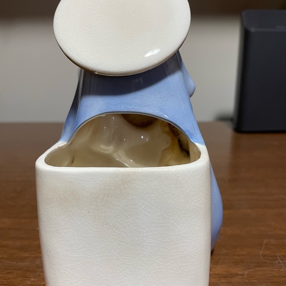 Vintage Madonna and Jesus Planter, 6.75" tall Made in Japan - Picture 9 of 10